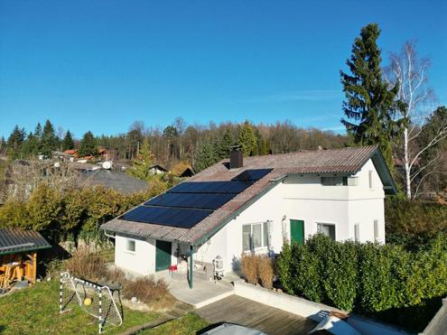 NEUJAHRSHIT! SCH�NES FAMILIENHAUS IN SONNIGER LAGE MIT POOL UND GARAGE