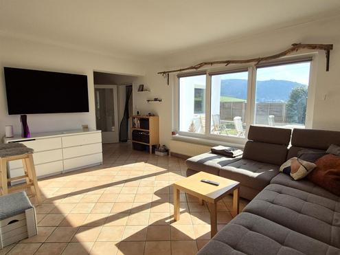 SCH�NES FAMILIENHAUS IN SONNIGER LAGE MIT POOL UND GARAGE