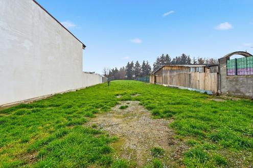 "Gro�z�giges Grundst�ck mit Altbestand"