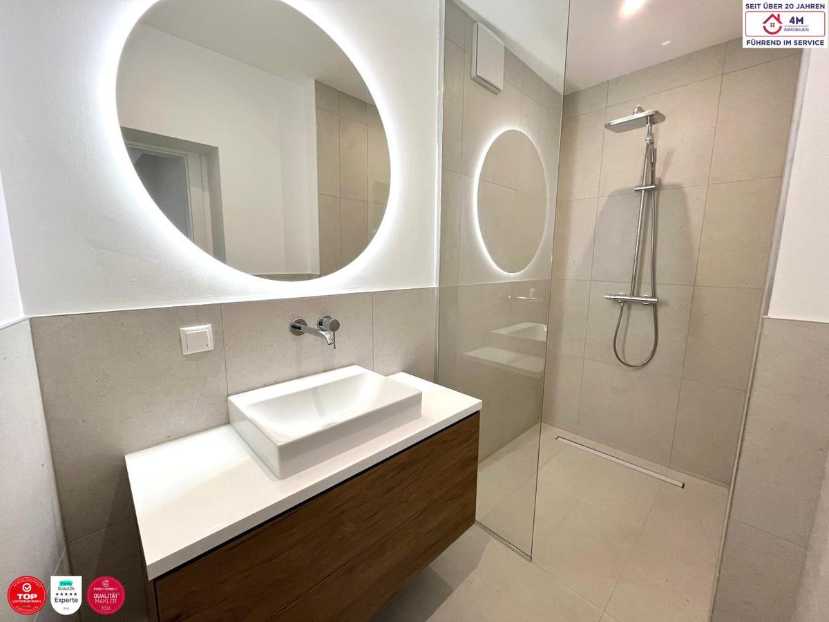 Bad mit Dusche