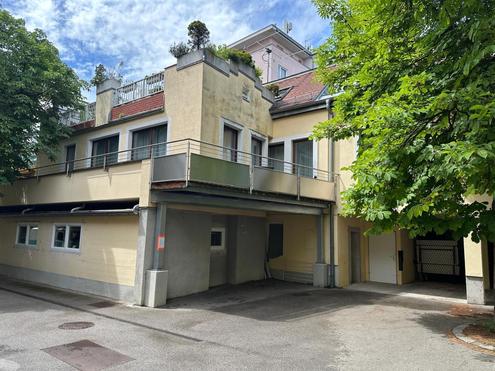 "Gro�z�gige 215 m� Wohnung mit 35 m� Terrasse in Innenhoflage!"