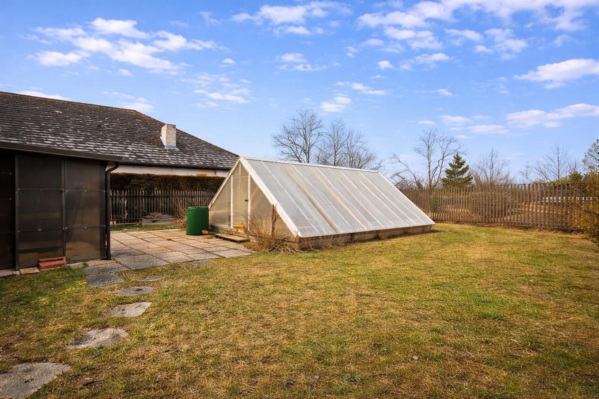 �berdachtes Schwimmbad