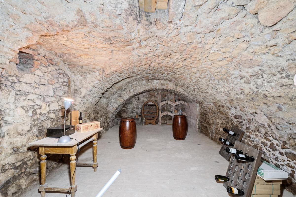 19 Gew�lbeweinkeller