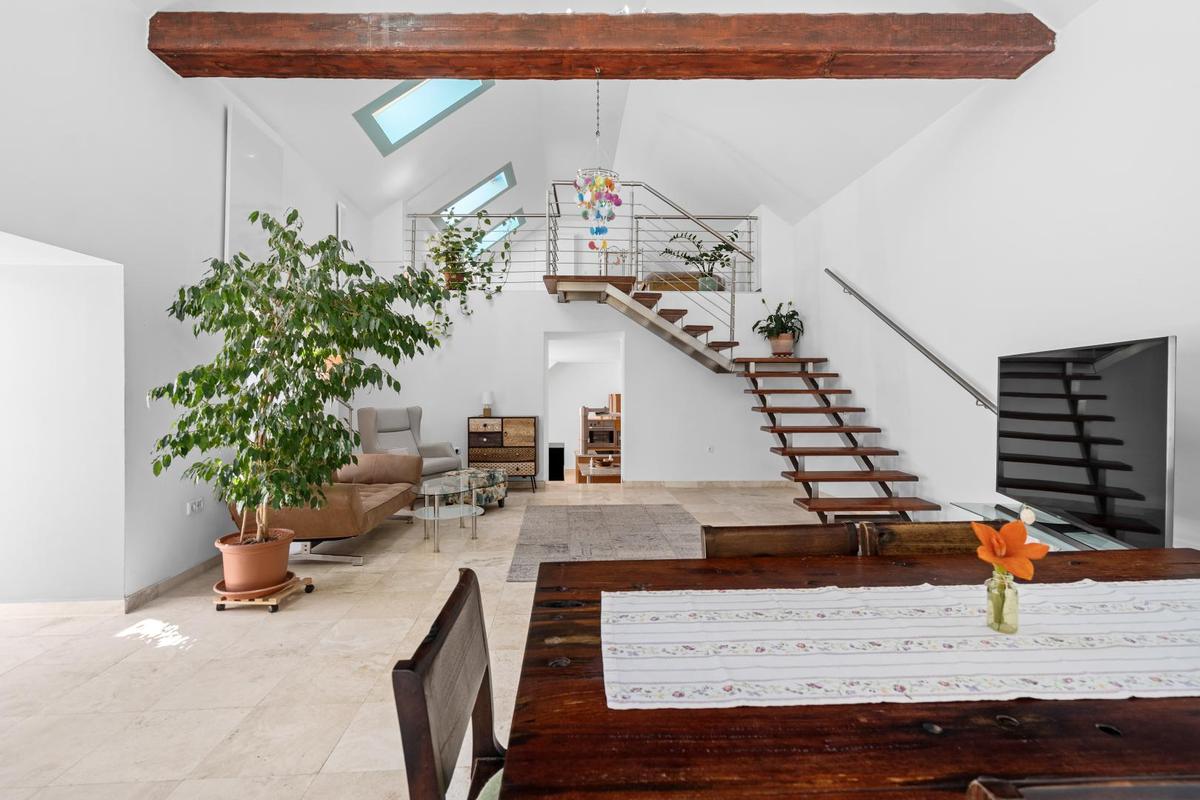 4 Wohnzimmer Stiegen zum OG