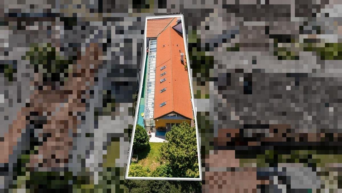 21 Gesamtliegenschaft von Oben