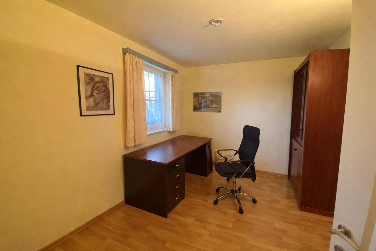 4 Arbeitszimmer