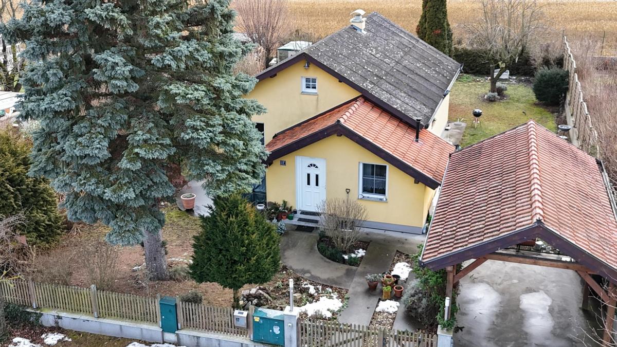 12 Nordansicht mit Carport