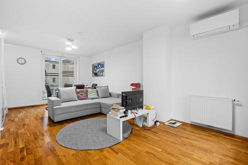 "TOP LAGE-Dachgeschoss--Loggia -Wollzeile-Warmwasser und Heizung"