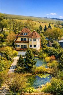 "Schlossvilla mit Weideland, Naturteichen &amp; Freiheit!"