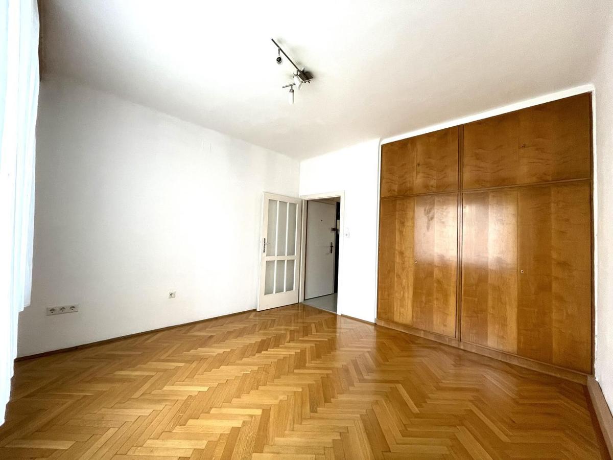 Schlafzimmer - Blick zum Schrank