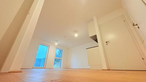 Wundersch�ne Randlage in ESSLING/ Schafflerhofstrasse/ H�chster Wohnkomfort  mit Balkon, Stellplatz sogar erw�nscht!!