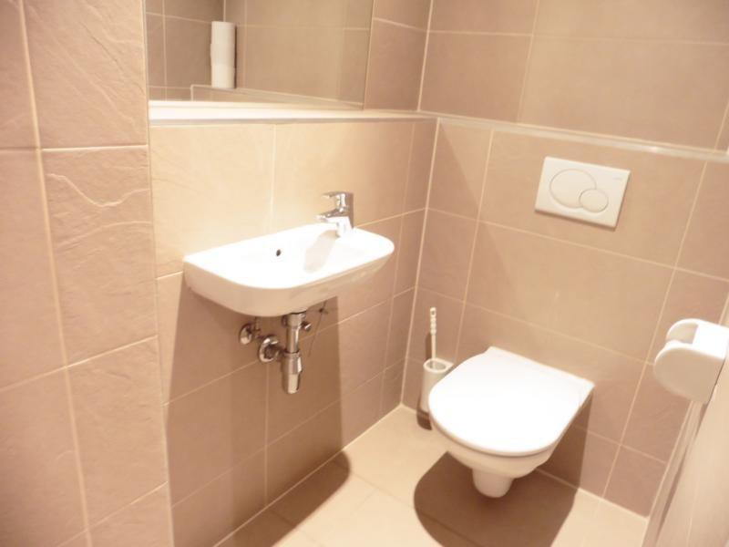 G�ste WC mit Waschbecken