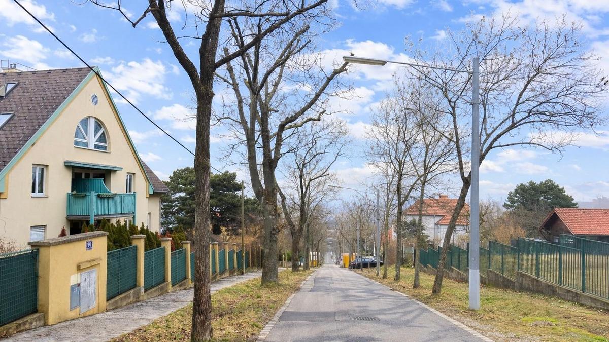 Aussenansicht Haus und Anlage