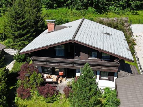 Einfamilienhaus umgeben von Natur