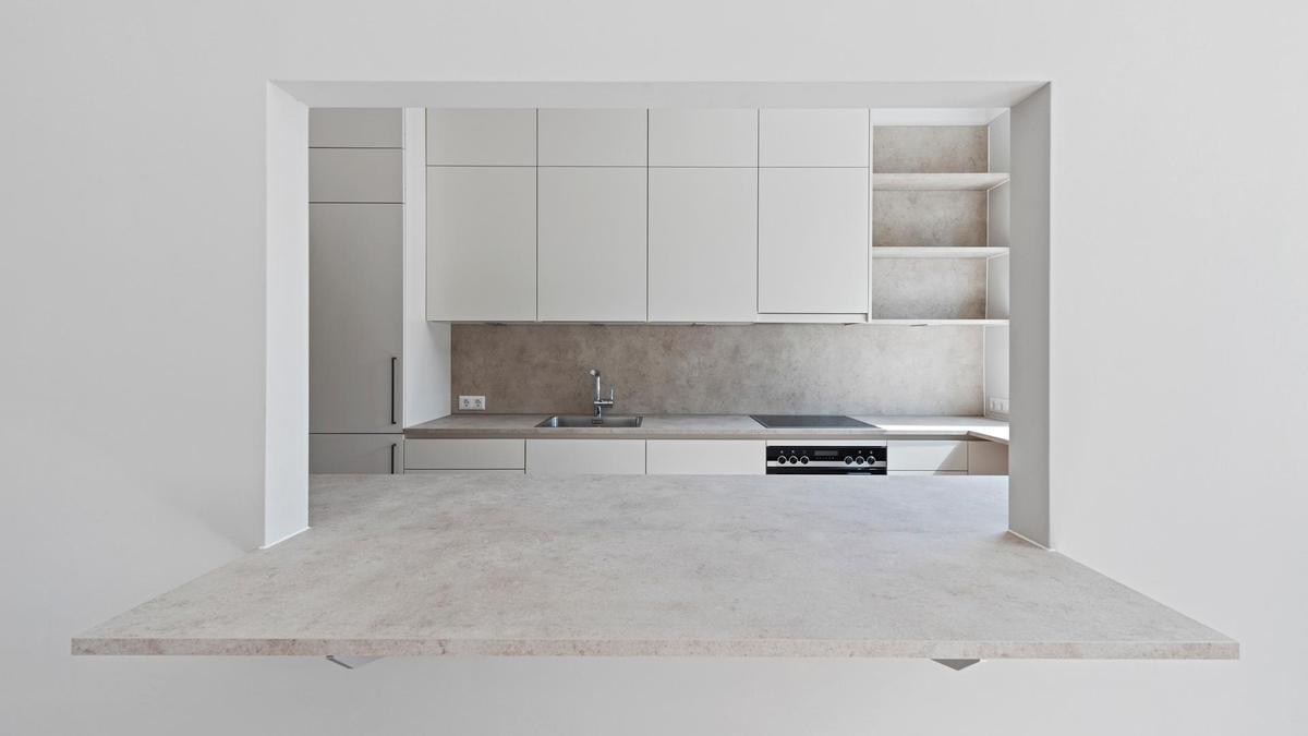 Blick zur Anrichte in der K�che