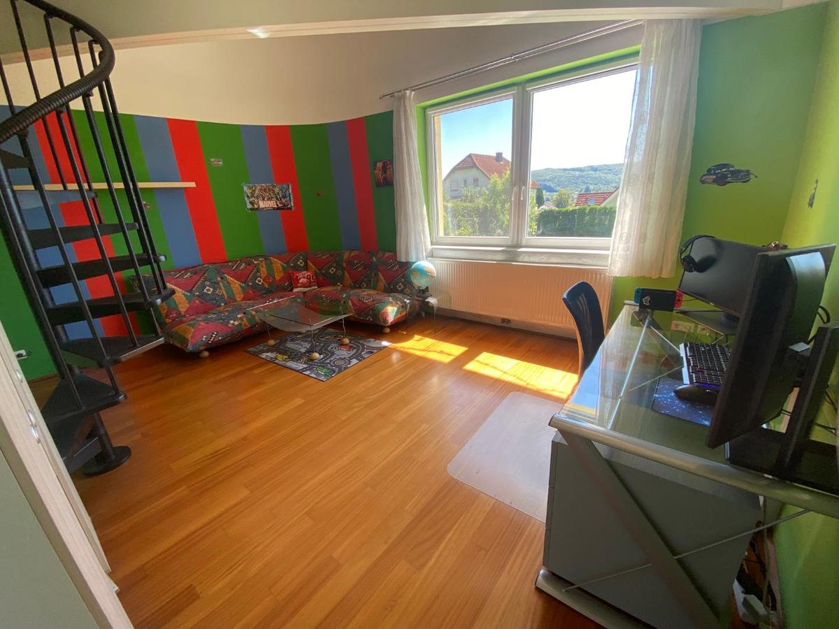 18 Zimmer Ost mit Balustradentreppe OG