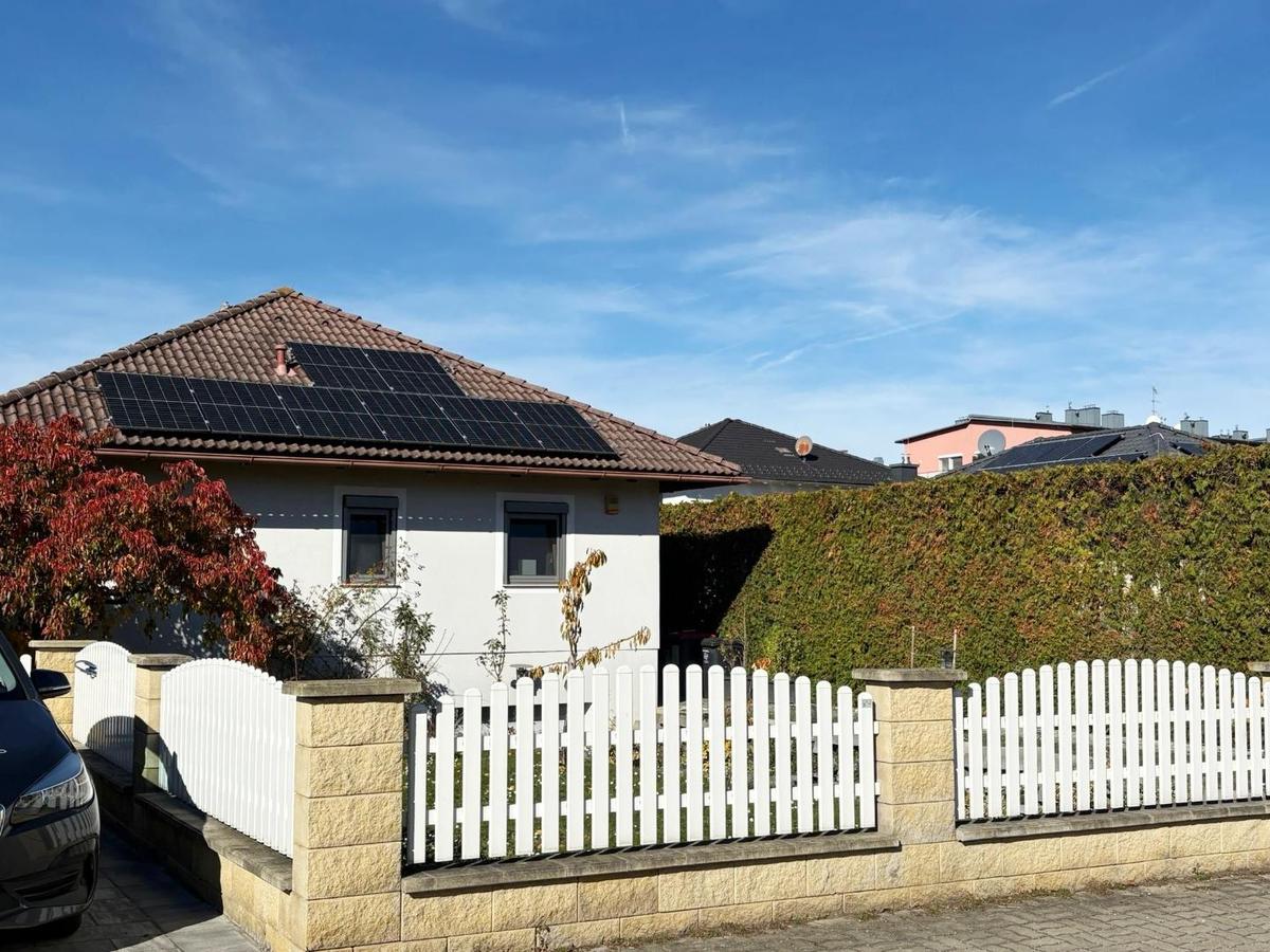 04. Hausansicht_Stellplatz