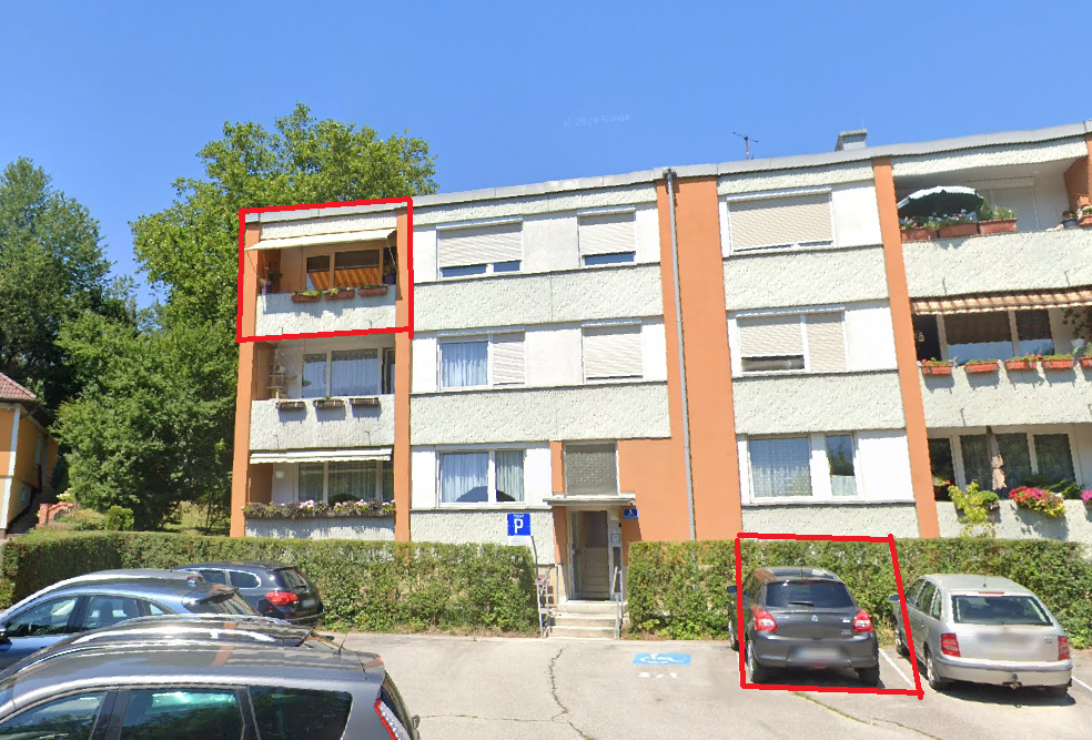 Ansicht von au�en mit Parkplatz