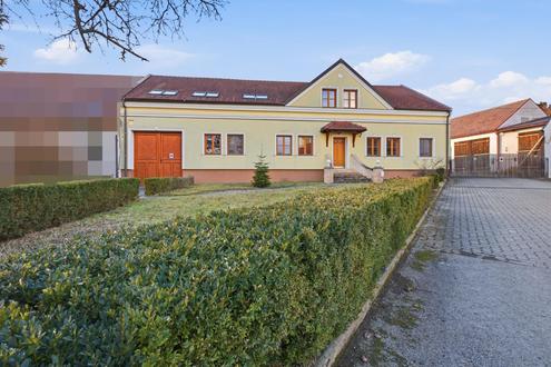 IMPOSANTER  LANDSITZ F�R HOHE ANSPR�CHE! GRO�Z�GIGE WOHN-UND NUTZFL�CHEN SOWIE �BER 5000 m2 LAND!