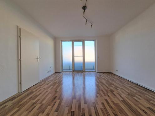 2 Zimmer Wohnung mit gro�er Loggia in U6 N�he!!
