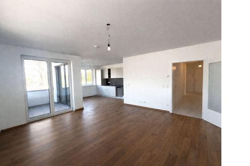 "Wohnung mit Balkon und Parkplatz"