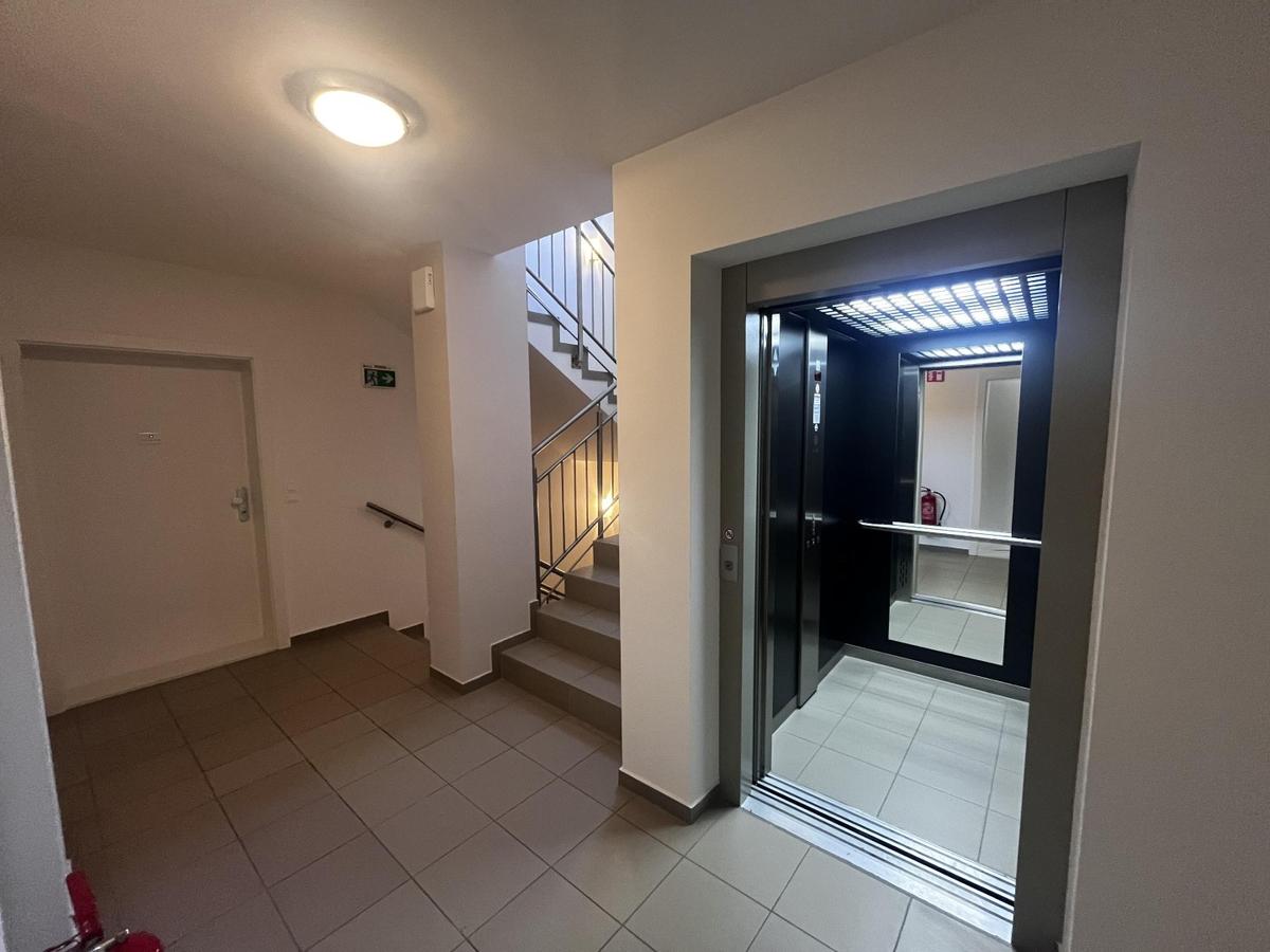 11 Stiegenhaus_Aufzug