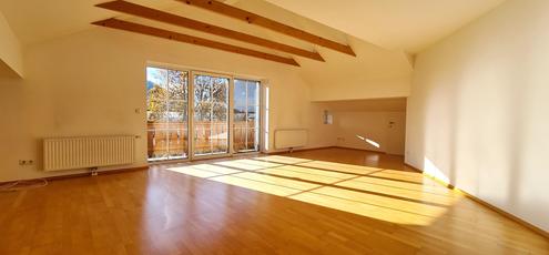 Gro�z�gige 2-Zimmer Dachgeschosswohnung in zentrumsnaher Lage