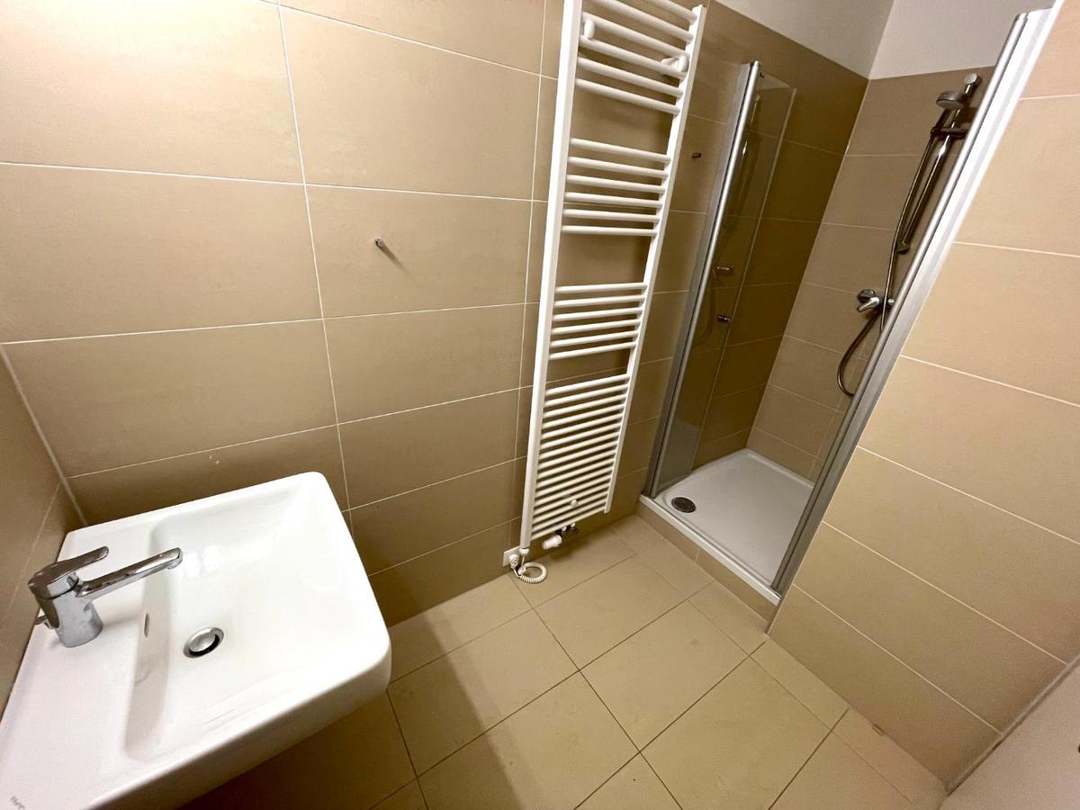 Badezimmer mit Dusche