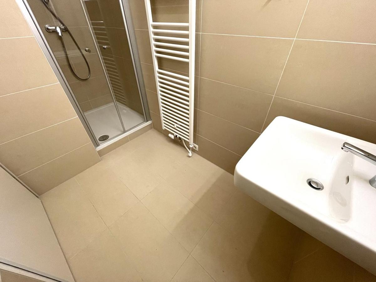 Badezimmer mit Dusche