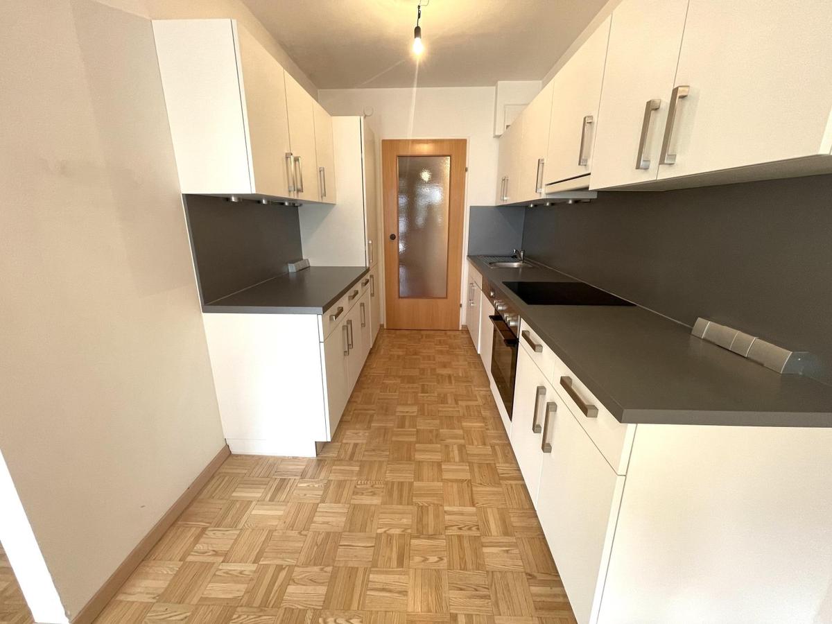 K�che - Blick zum Vorraum