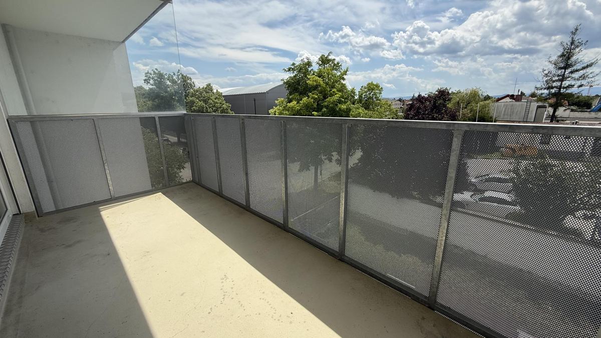 super gro�er Balkon mit Abendsonne