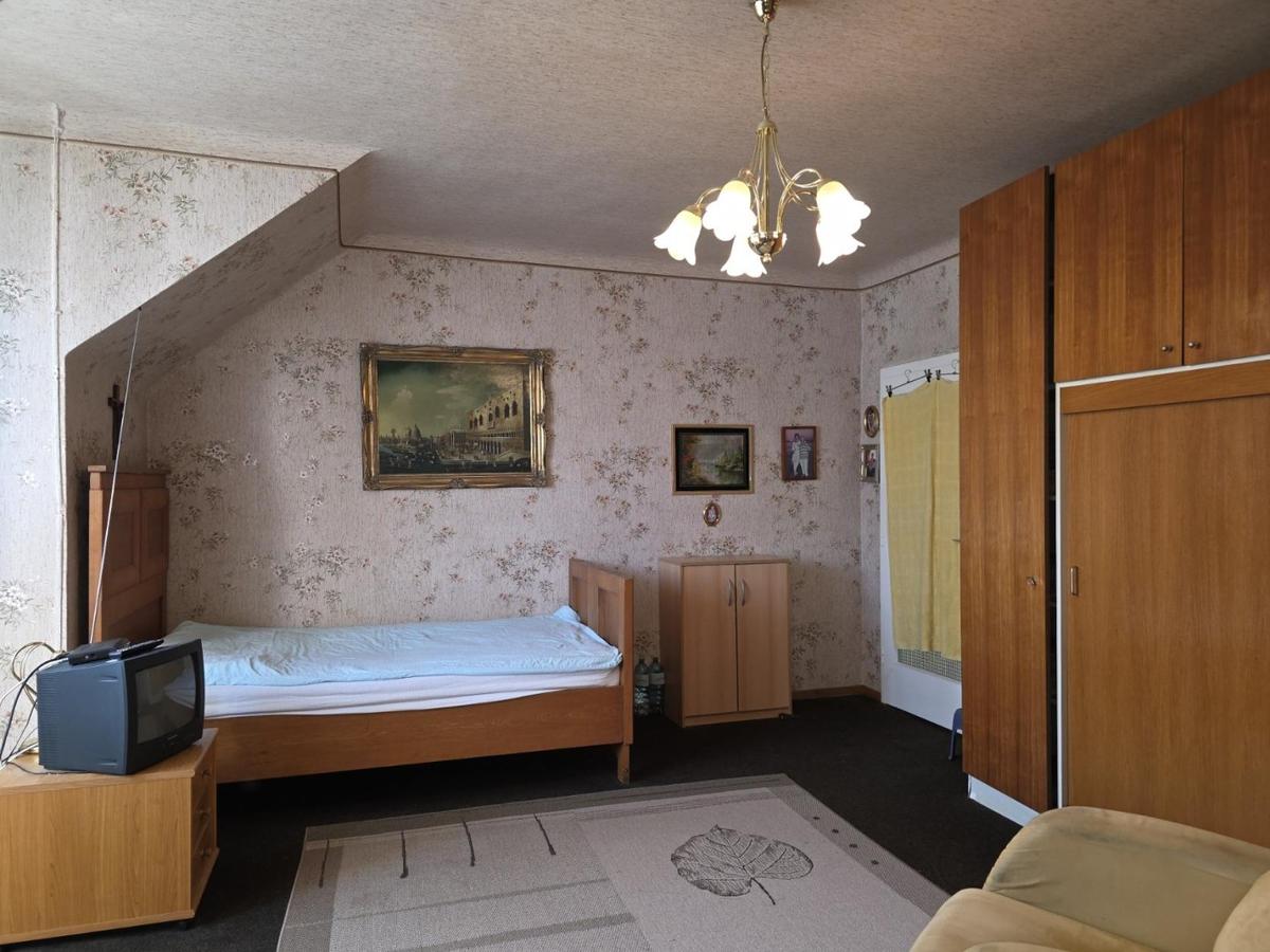 14 2000 EFH Zimmer OG