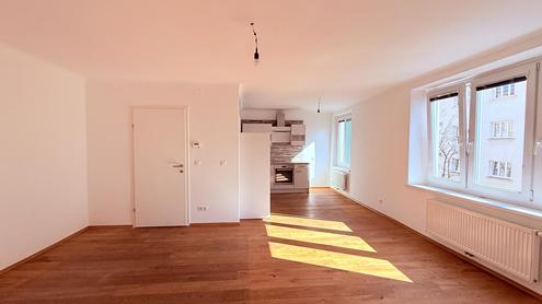 Den Sonnenstrahlen entgegen in der Aliogasse!