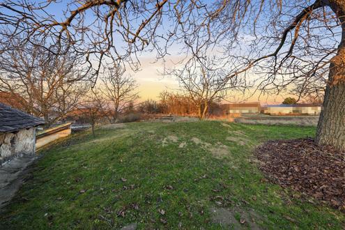 Bauen Sie Ihr Wohndomizil im Weinviertel ? Grundst�ck mit Bauland-Agrar-Widmung, Presshaus und Keller!