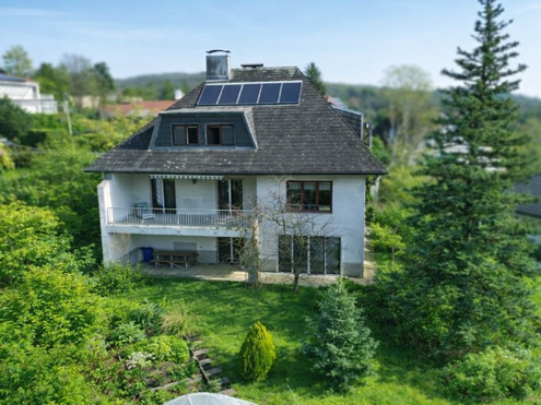 FAMILIENVILLA IN TRAUMLAGE MIT UNVERBAUBAREM AUSBLICK