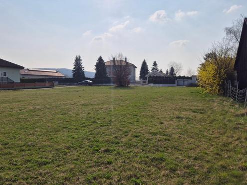 FAST EBENE, SONNIGE BAUGRUNDST�CKE IN RUHIGER DORFLAGE