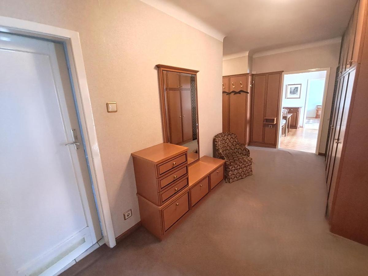 zentraler gro�er Vorraum