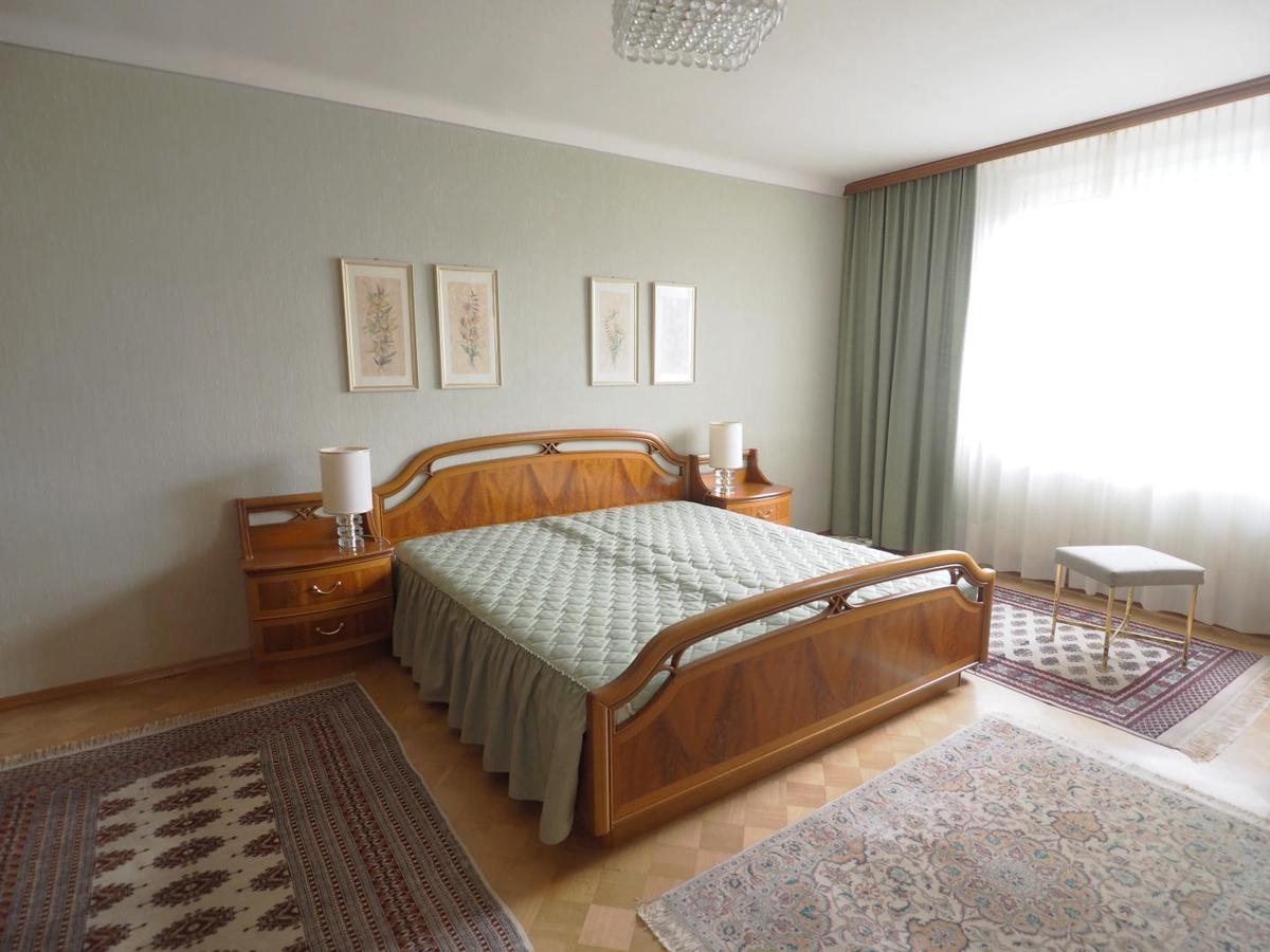 ger�umges Schlafzimmer