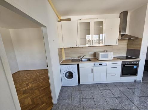 Zentrale Lage, Fernblick, Einbauk�che, 2 R�ume