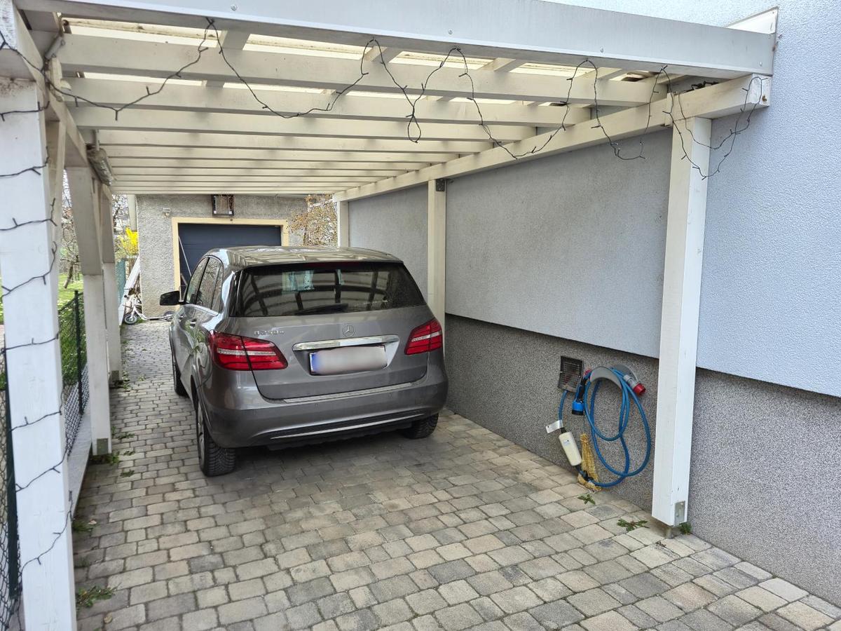 Carport (E-Auto Ladem�glichkeit)