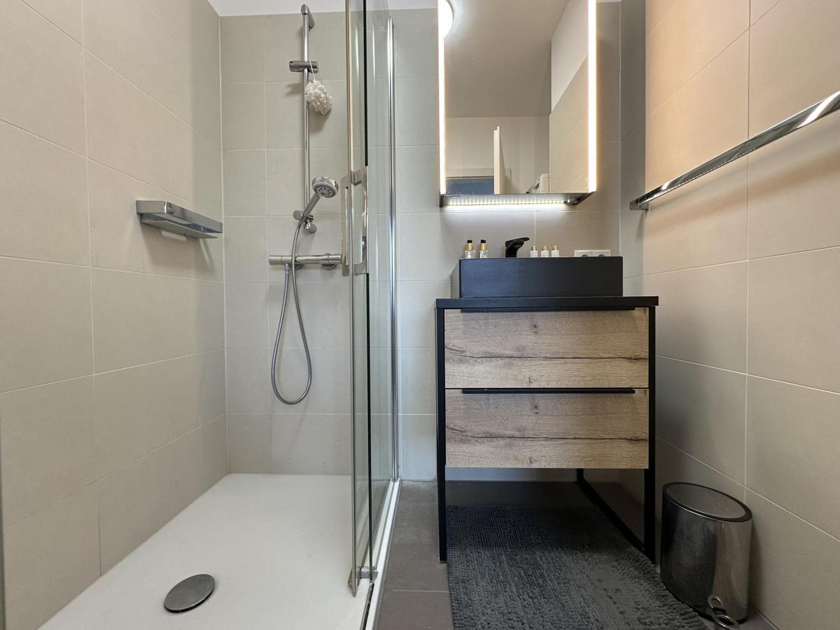 Bad mit ebenerdiger Dusche