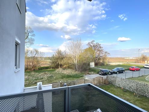 "3-Zimmer mit Aussichts-Balkon, Parkplatz und Badeteich?