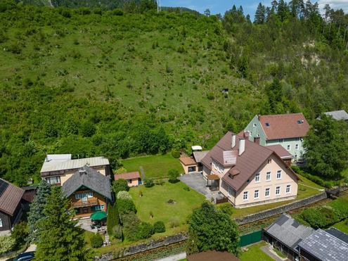 Imposantes Landgut! Zweifamilienhaus in Zentraler Lage!