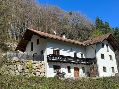 Gem�tliches Landhaus mit Einliegerwohnung  in erh�hter Waldrandlage - Sehr ruhig gelegen!