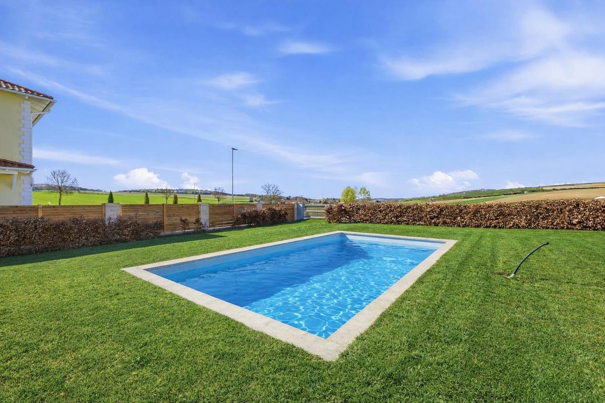 Garten/Pool Musterfoto