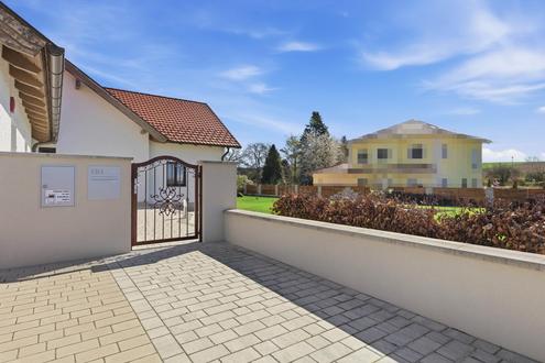 REPR�SENTATIVER FAMILIENSITZ MIT HIGH-END-KOMFORT!  Moderne Architektur trifft auf technische Perfektion ? Wohnqualit�t in einer neuen Dimension!