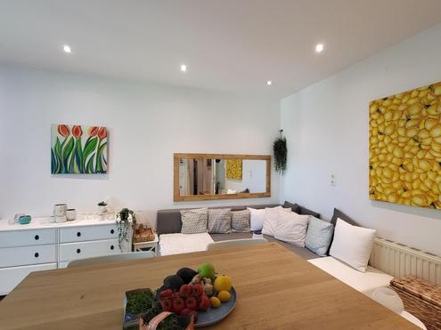 RUHIG GELEGENE, GEN�TLICHE 2-ZIMMERWOHNUNG MIT LOGGIA