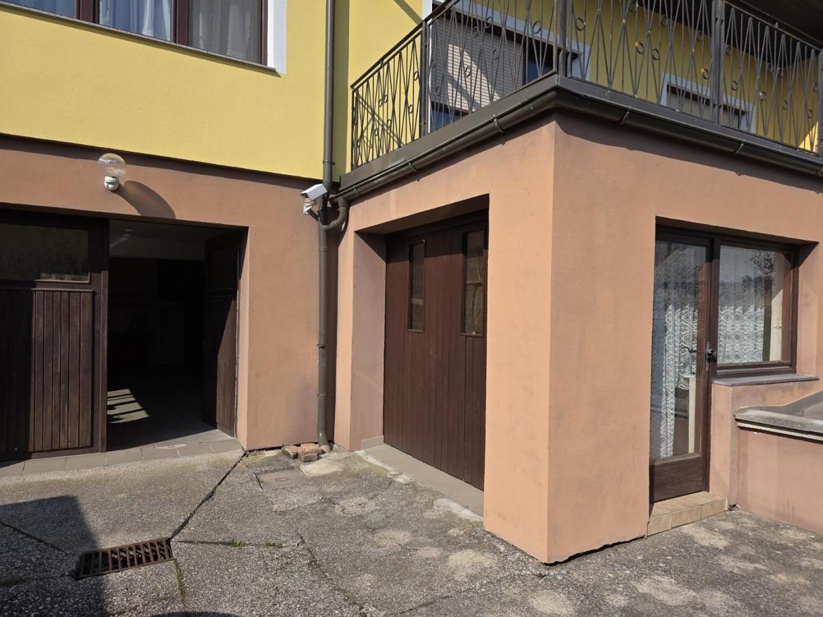 26 EFH 2004 Garage-Verkaufsraum