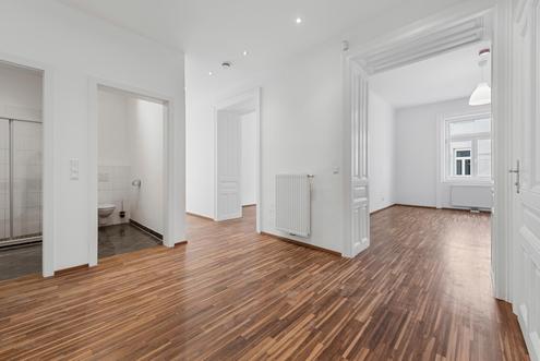 Modern saniertes 4-Zimmer Altbaujuwel mit Balkon in zentraler Lage