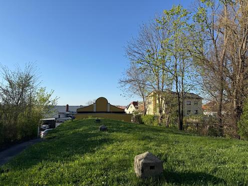 GRUNDST�CK MIT WEINKELLER